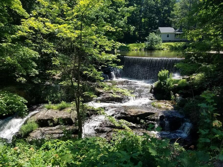 Cottage At Millpond Falls - A Romantic Escape Warwick Exterior foto